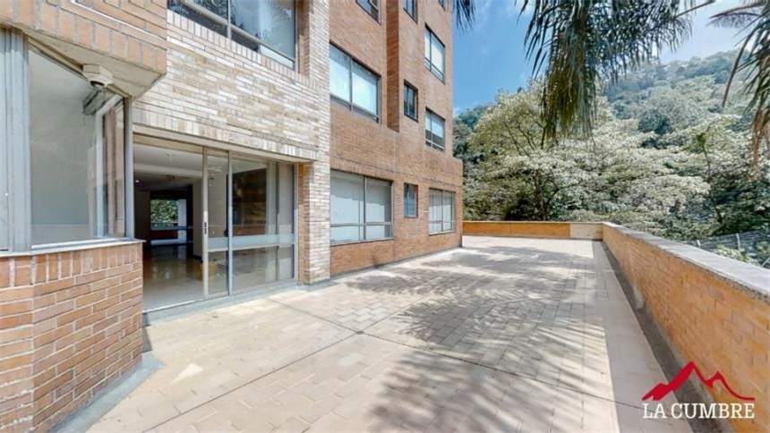 Apartamento de 3 alcobas en arriendo en Altos Del Poblado, Medellín, 250 m² · foto 4 de 12