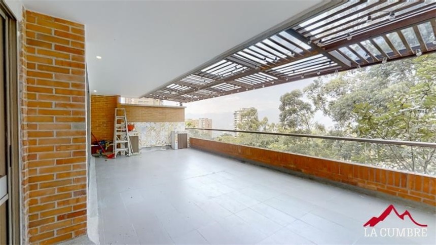 Apartamento de 3 alcobas en arriendo en Altos Del Poblado, Medellín, 250 m² · foto 3 de 12
