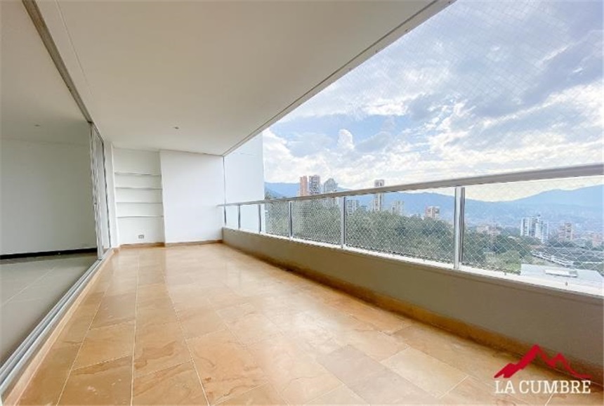 Apartamento de 3 alcobas en arriendo en El Tesoro, Medellín, 227 m² · foto 2 de 12