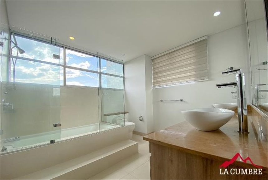 Apartamento de 3 alcobas en arriendo en El Tesoro, Medellín, 227 m² · foto 12 de 12