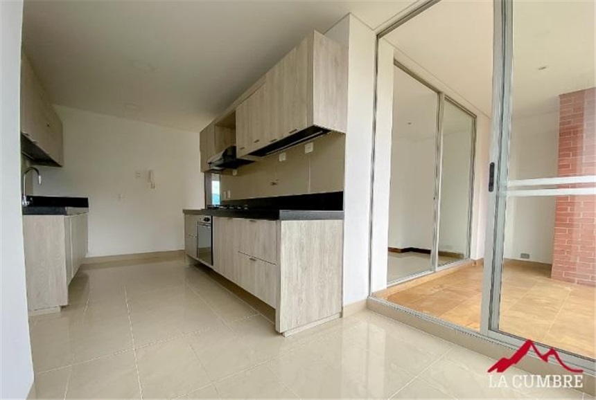 Apartamento de 3 alcobas en arriendo en El Tesoro, Medellín, 227 m² · foto 7 de 12