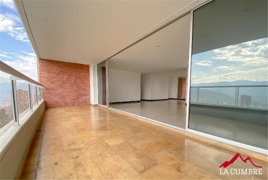 Apartamento de 3 alcobas en arriendo en El Tesoro, Medellín, 227 m² · foto 4 de 12