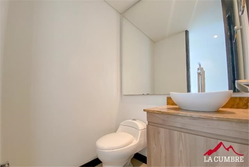 Apartamento de 3 alcobas en arriendo en El Tesoro, Medellín, 227 m² · foto 9 de 12