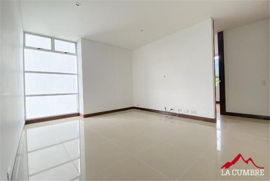 Apartamento de 3 alcobas en arriendo en El Tesoro, Medellín, 227 m² · foto 10 de 12