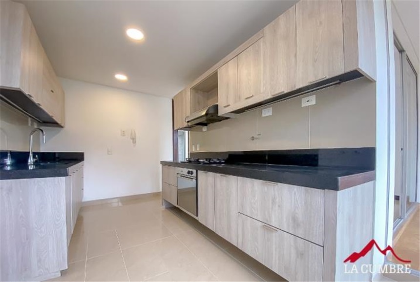 Apartamento de 3 alcobas en arriendo en El Tesoro, Medellín, 227 m² · foto 6 de 12
