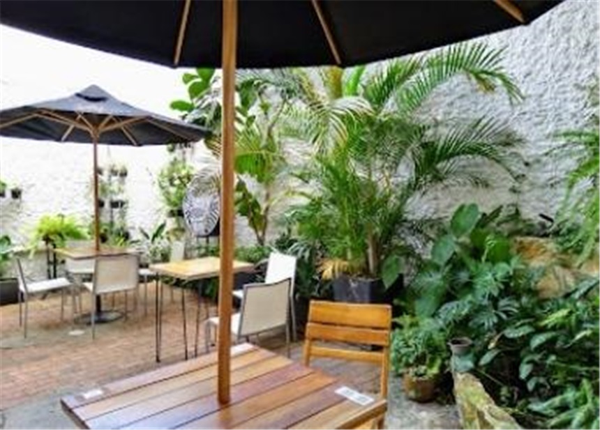 Local en venta en El Poblado, Medellín, 470 m² · foto 2 de 23