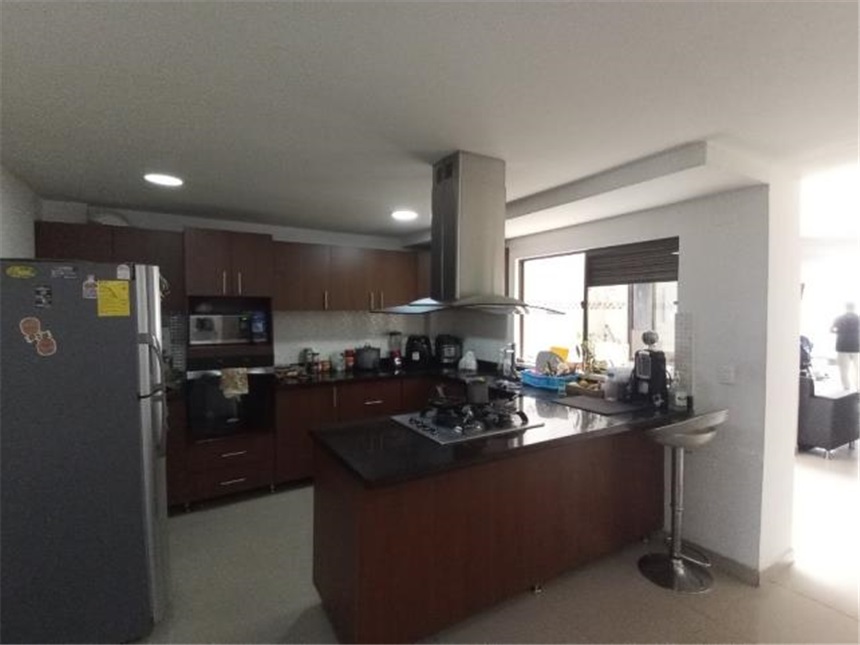 Edificio en venta en Los Colores, Medellín, 125 m² · foto 2 de 16