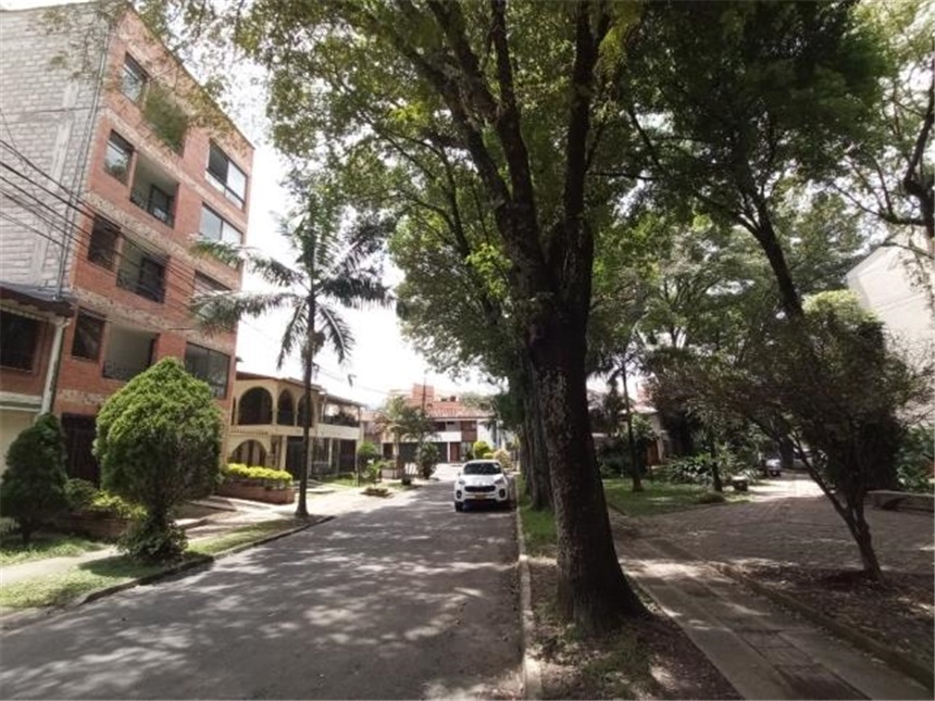 Edificio en venta en Los Colores, Medellín, 125 m² · foto 3 de 16