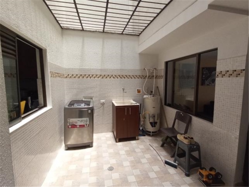 Edificio en venta en Los Colores, Medellín, 125 m² · foto 13 de 16