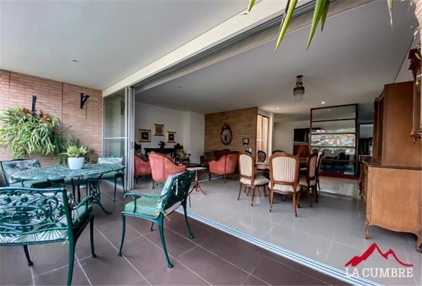 Apartamento de 2 alcobas en arriendo en Los Parra, Medellín, 145 m² · foto 2 de 12