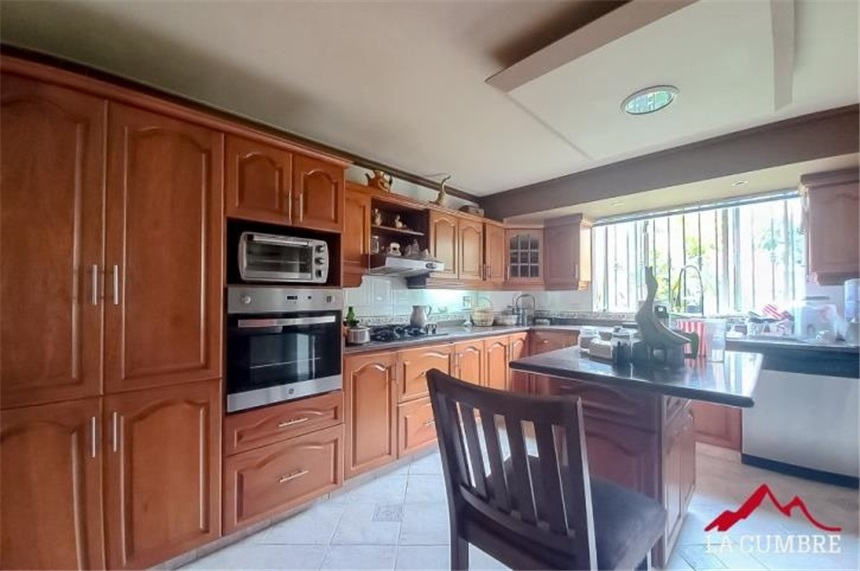 Casa de 4 alcobas en venta en Altos Del Poblado, Medellín, 290 m² · foto 6 de 16