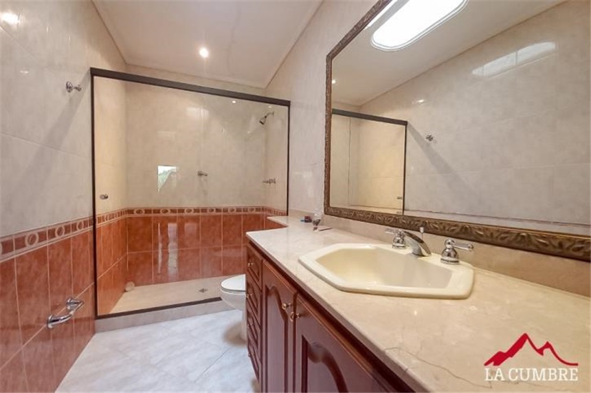 Casa de 4 alcobas en venta en Altos Del Poblado, Medellín, 290 m² · foto 15 de 16