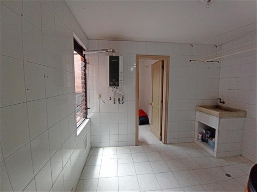 Piso – Bogotá, Santa Bárbara, Localidad Usaquén - Más