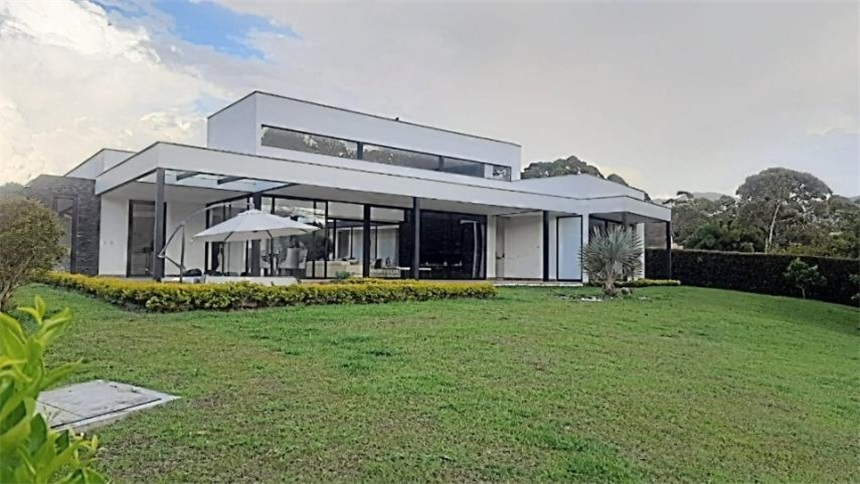 Casa de 4 alcobas en venta en Las Garzonas, El Carmen de Viboral · foto 2 de 24