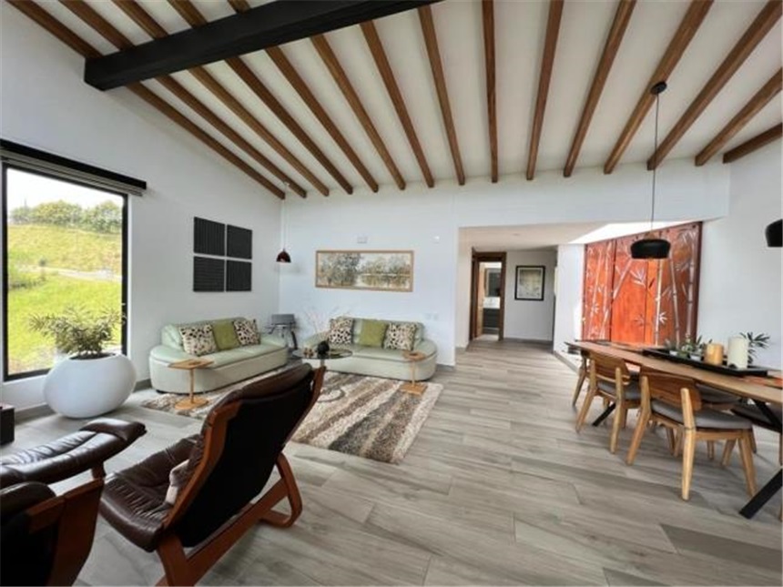 Casa de 2 alcobas en venta en Guayabito, Rionegro, 219 m² · foto 3 de 13