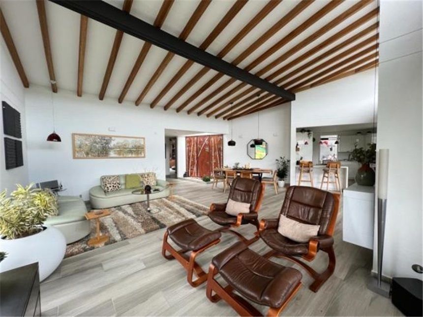 Casa de 2 alcobas en venta en Guayabito, Rionegro, 219 m² · foto 2 de 13