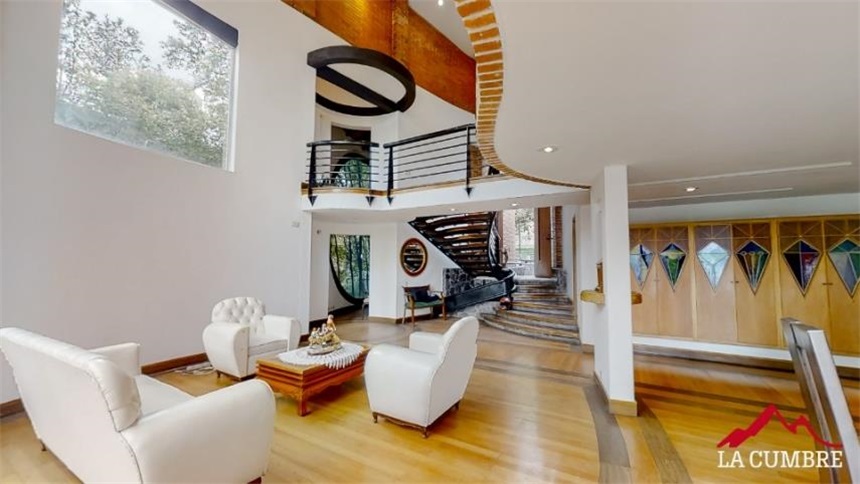 Casa de 5 alcobas en venta en El Tesoro, Medellín, 630 m² · foto 3 de 13