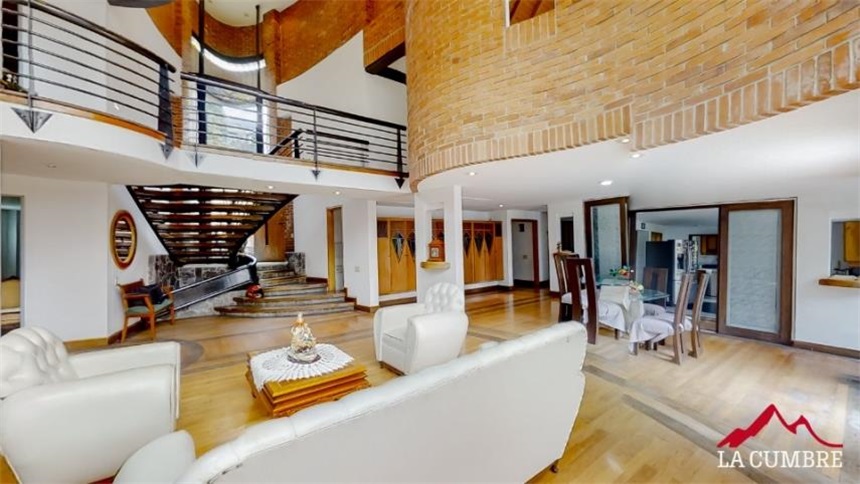 Casa de 5 alcobas en venta en El Tesoro, Medellín, 630 m² · foto 2 de 13
