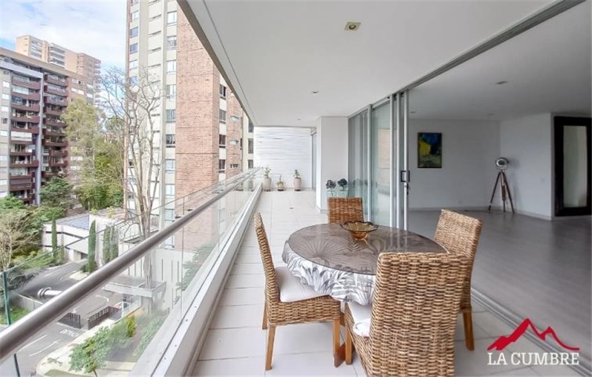 Apartamento en arriendo en El Poblado, Medellín · foto 2 de 12