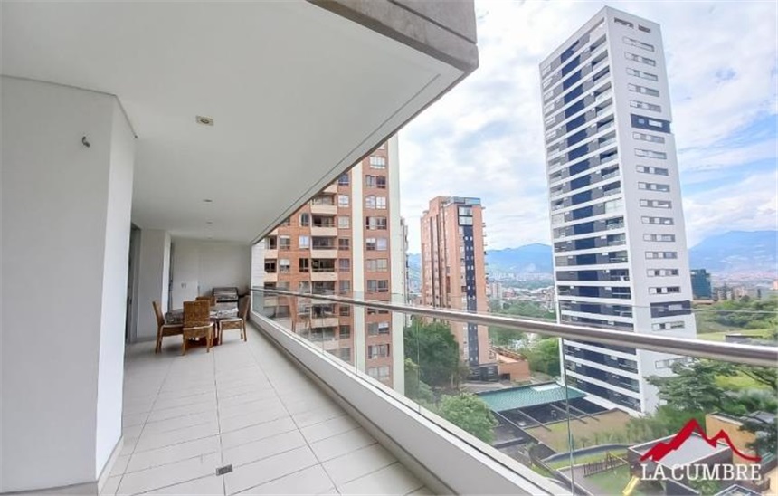 Apartamento en arriendo en El Poblado, Medellín · foto 3 de 12