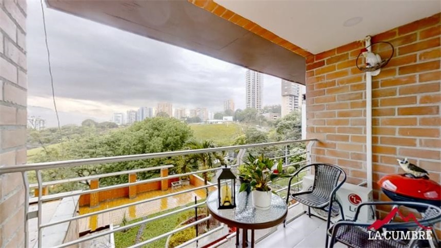 Apartamento de 2 alcobas en arriendo en Los Balsos, Medellín, 100 m² · foto 2 de 12