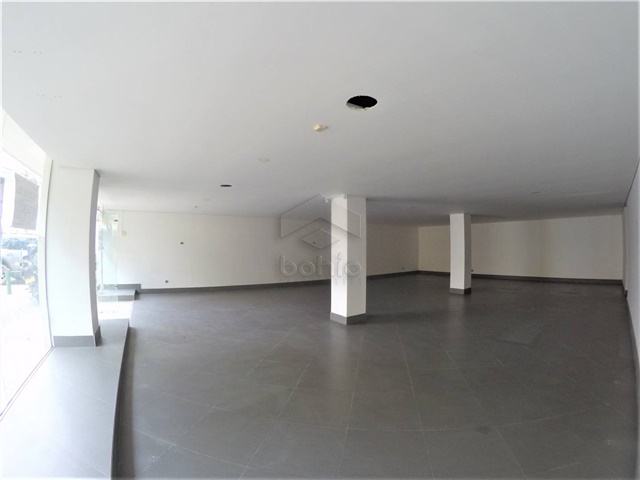 Local en Arriendo - Más