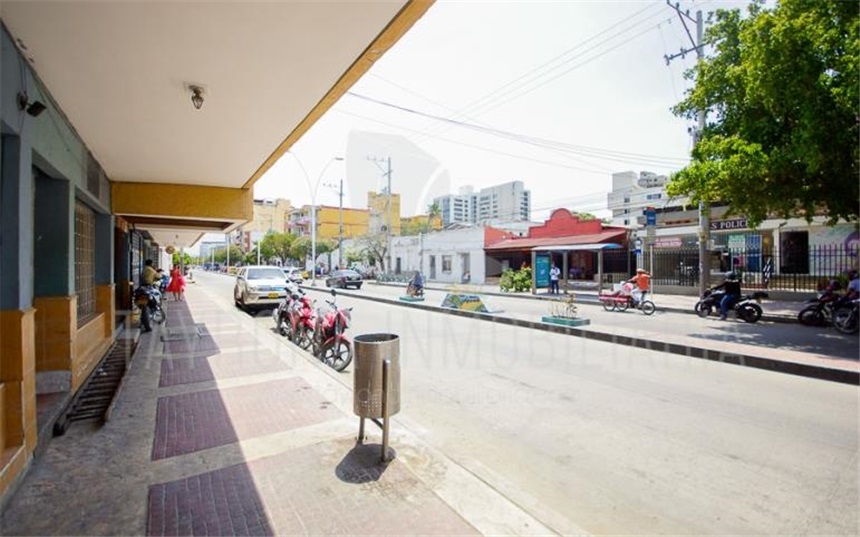 Local en Arriendo - Más