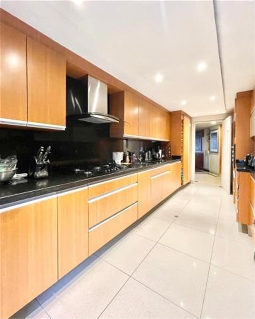 Apartamento de 3 alcobas en venta en El Retiro, Bogotá, 200 m² · foto 11 de 24