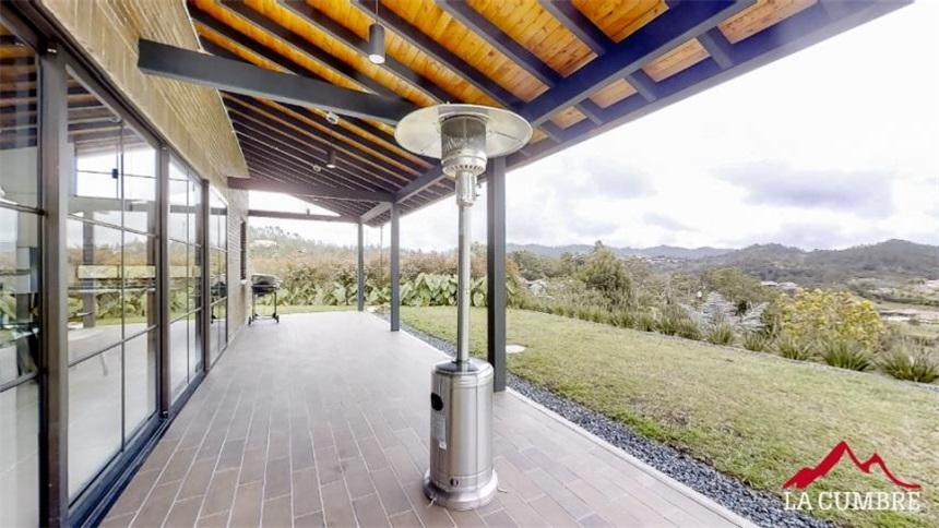 Casa en venta en Loma del Escobero, Medellín 2