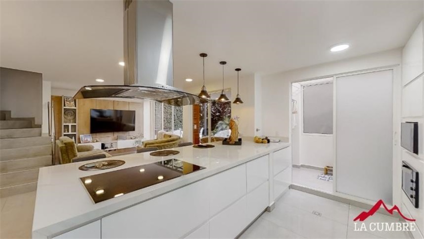 Casa de 3 alcobas en venta en Loma De Las Brujas, Envigado, 192 m² · foto 6 de 16