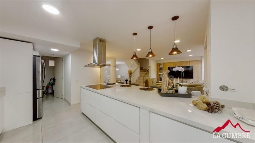 Casa de 3 alcobas en venta en Loma De Las Brujas, Envigado, 192 m² · foto 5 de 16