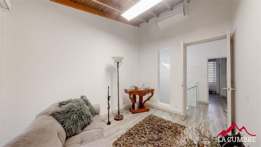 Casa de 3 alcobas en venta en Loma De Las Brujas, Envigado, 192 m² · foto 11 de 16