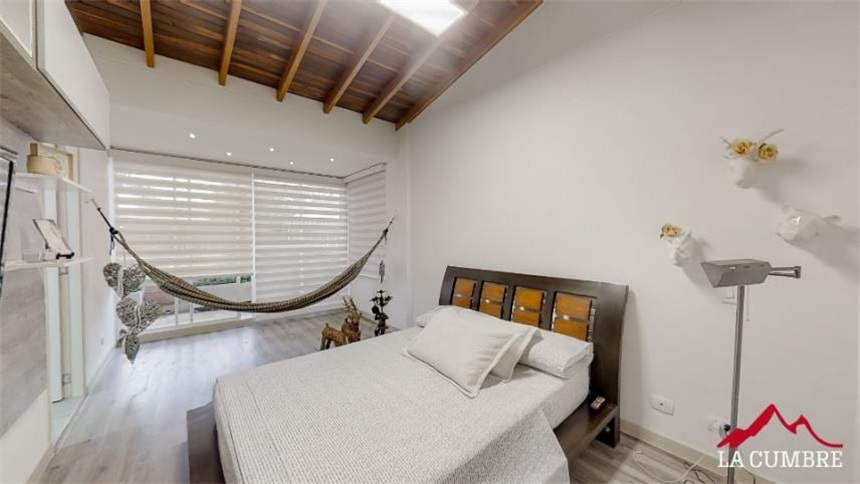 Casa de 3 alcobas en venta en Loma De Las Brujas, Envigado, 192 m² · foto 13 de 16