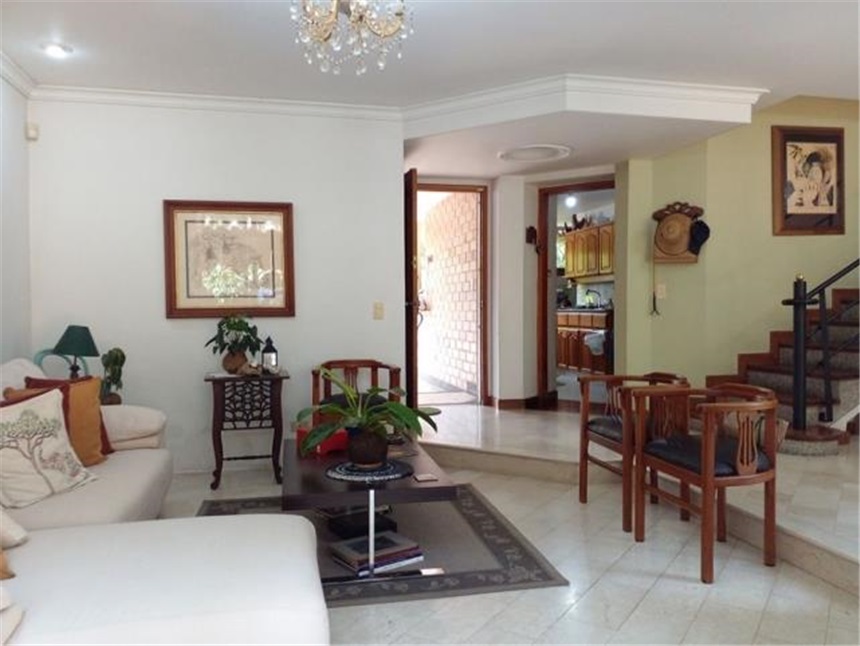 Casa de 3 alcobas en venta en Loma Del Chocho, Envigado, 228 m² · foto 2 de 20