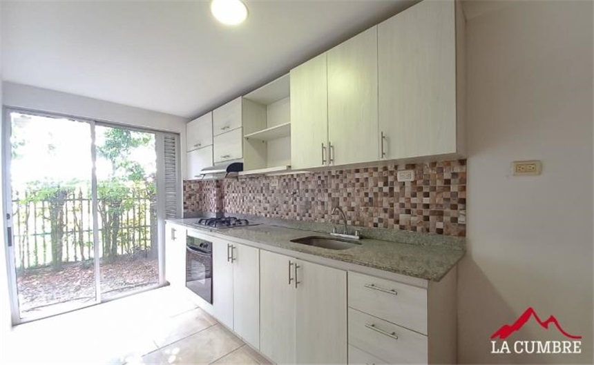 Casa de 4 alcobas en arriendo en Altos Del Poblado, Medellín, 220 m² · foto 5 de 12