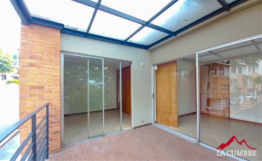 Casa de 4 alcobas en arriendo en Altos Del Poblado, Medellín, 220 m² · foto 11 de 12