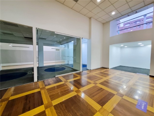 Local en Arriendo - Más