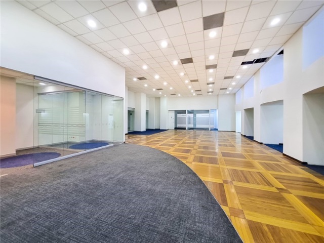 Local en arriendo en La Candelaria, Medellín, 740 m² · foto 9 de 24