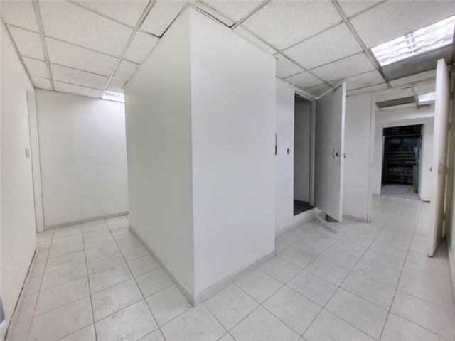 Local en arriendo en La Candelaria, Medellín, 740 m² · foto 16 de 24