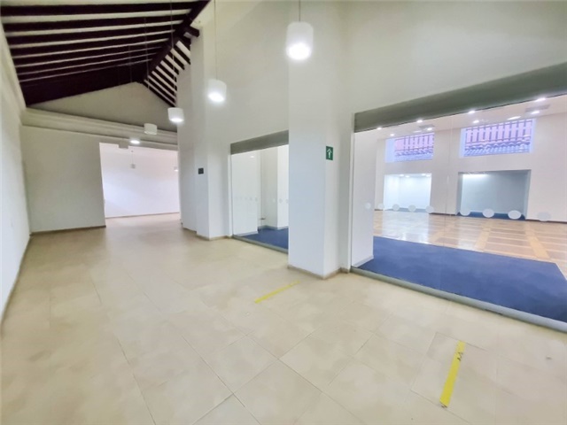 Local en arriendo en La Candelaria, Medellín, 740 m² · foto 17 de 24