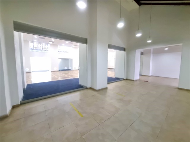 Local en arriendo en La Candelaria, Medellín, 740 m² · foto 18 de 24