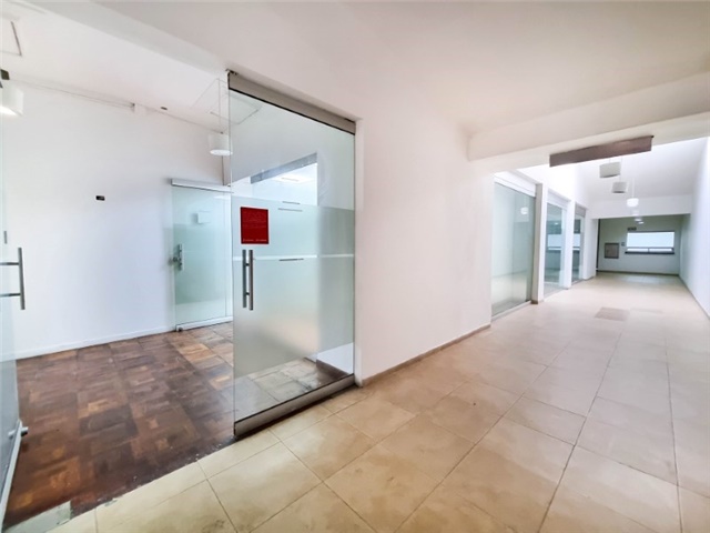 Local en arriendo en La Candelaria, Medellín, 740 m² · foto 22 de 24