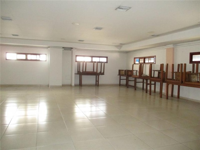 Local en Arriendo - Más