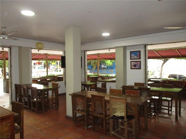 Local en Arriendo - Más