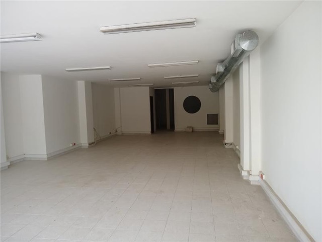 Local en Arriendo - Más