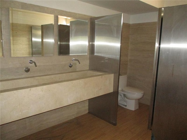 Local en Arriendo - Más