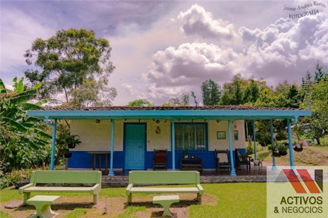 Casa de 8 alcobas en venta en La Clara, Guarne · foto 2 de 12