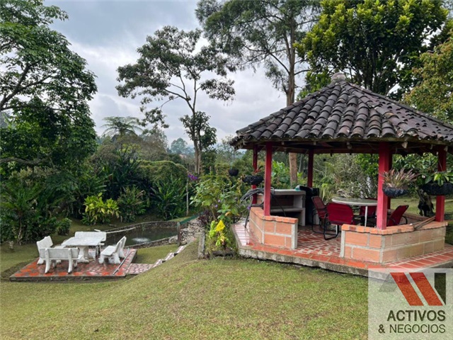 Casa de 8 alcobas en venta en La Clara, Guarne · foto 3 de 12