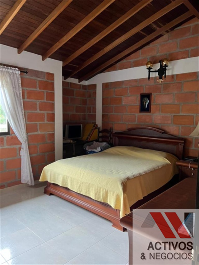 Casa de 8 alcobas en venta en La Clara, Guarne · foto 7 de 12