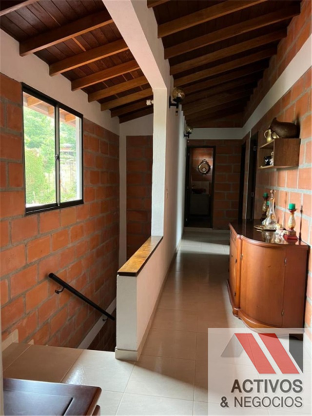 Casa de 8 alcobas en venta en La Clara, Guarne · foto 10 de 12